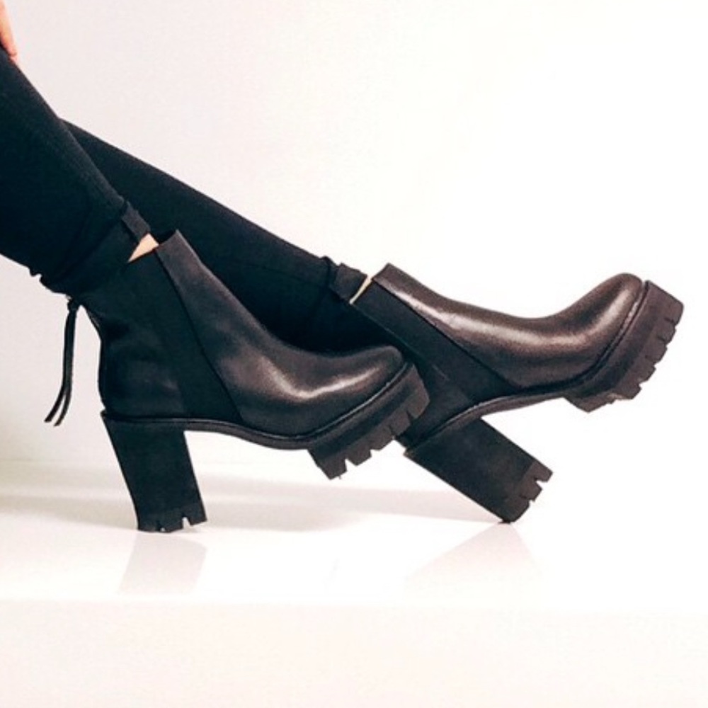 Leather platform boot in black